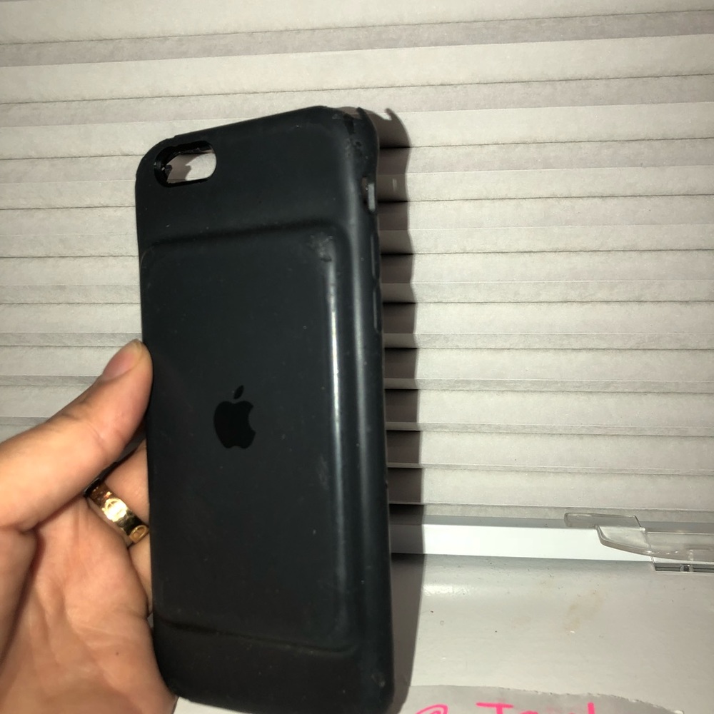 Apple iPhone Charging Case